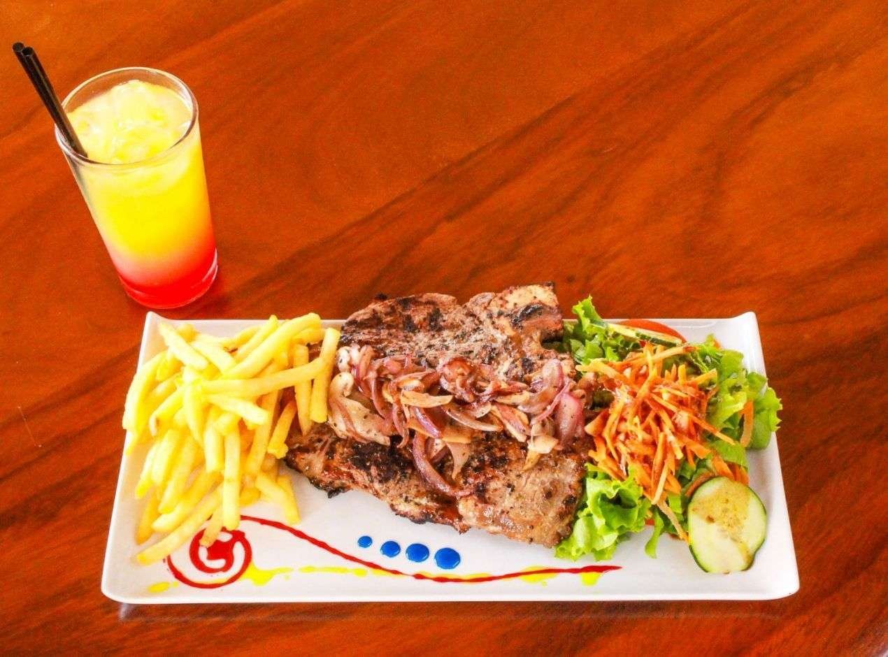 Family restaurant, cozy atmosphere, specialty Japanese, international and fusion food.
