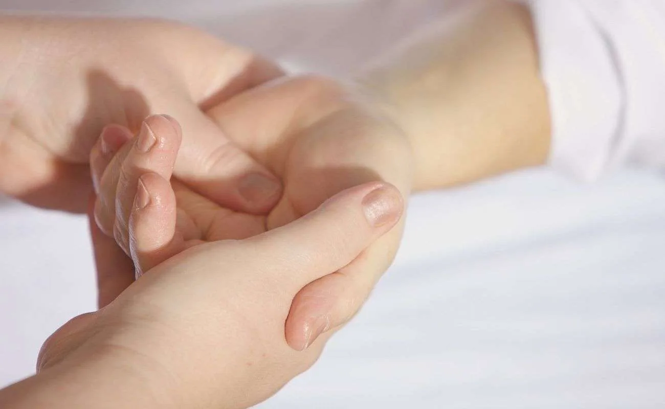 Young Hands,  Manos jóvenes