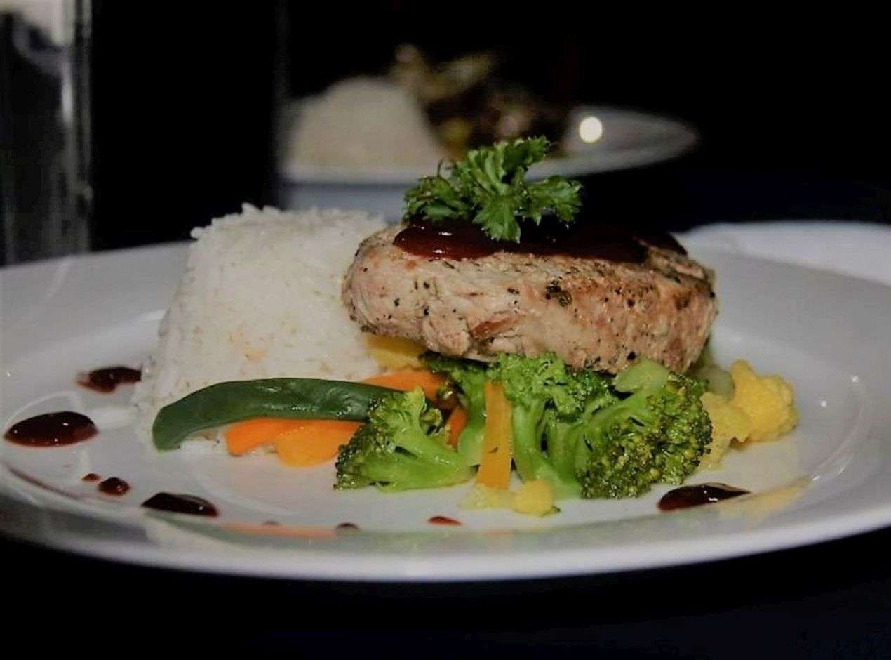 Family restaurant, cozy atmosphere, specialty Japanese, international and fusion food.