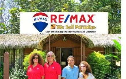 REMAX we sell paradise