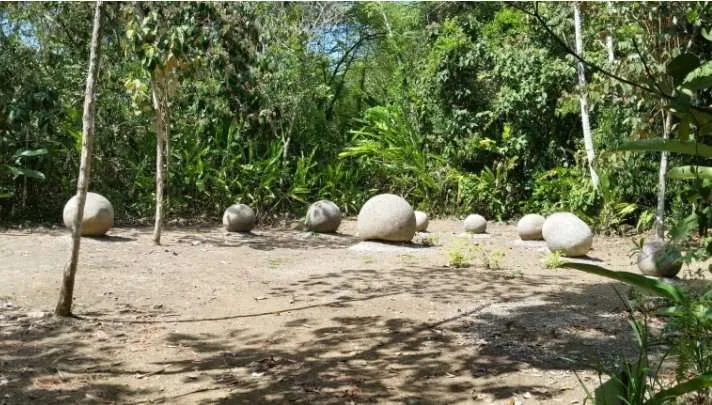 LAS ESFERAS DE PIEDRA DEL DIQUÍS