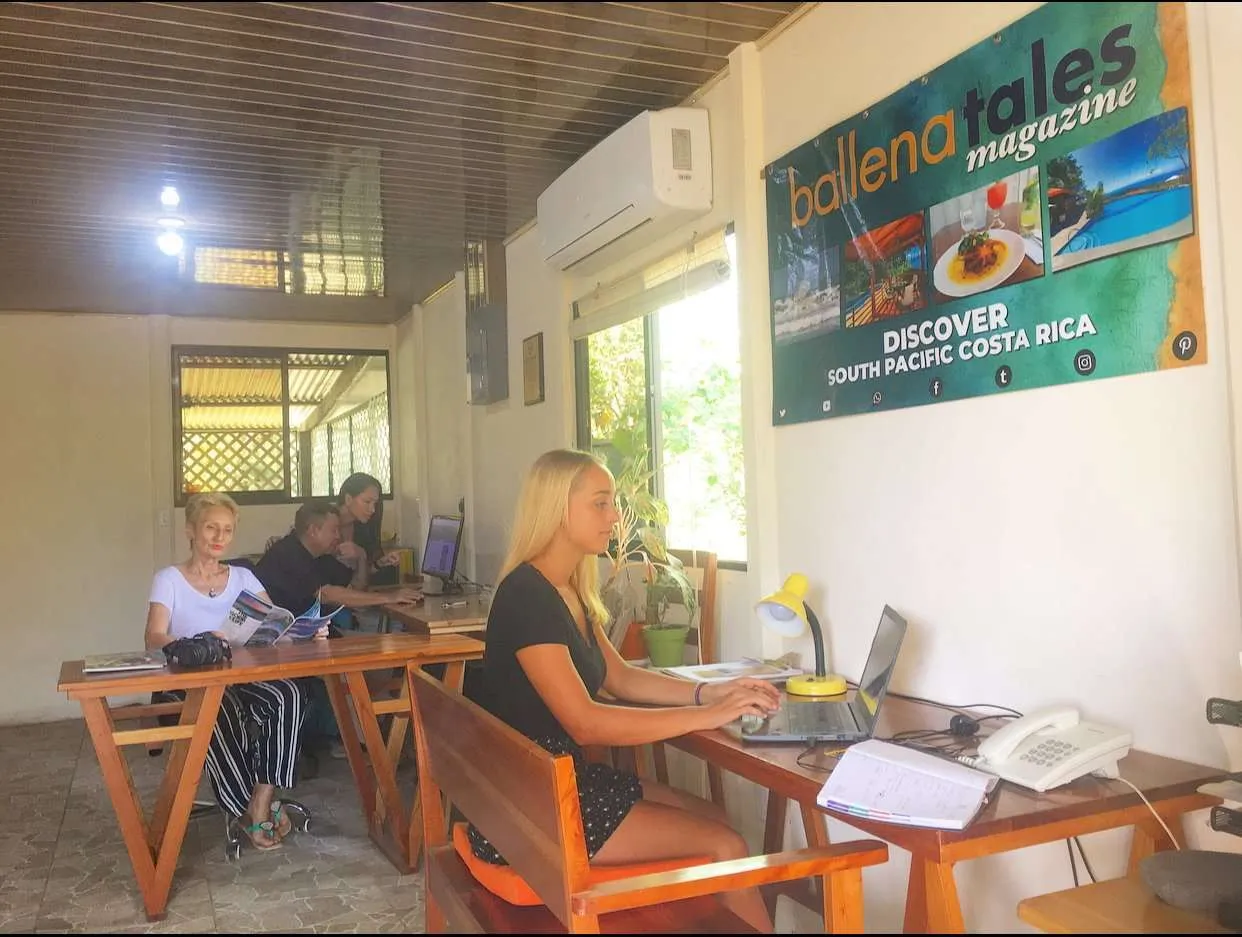 Revista Ballena Tales - guía esencial para viajeros, residentes e inversionistas