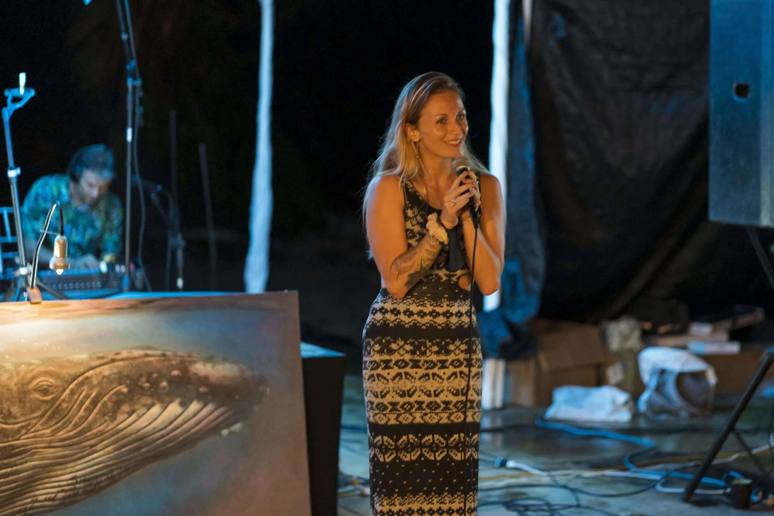 Laura Vanopdenbosch da un discurso