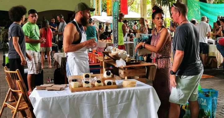 Dominical, Farmer's market