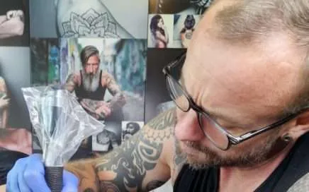 Tattoo und Piercing in Uvita