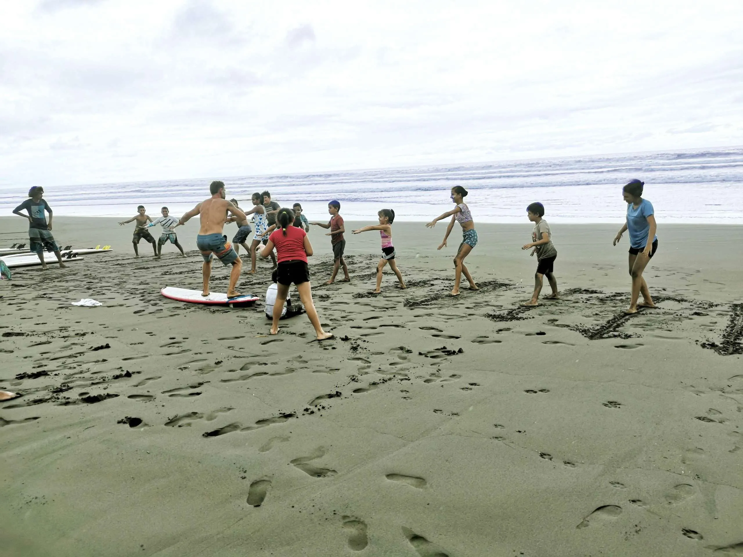 Niños de Costa Ballena - Aprendiendo a surfear