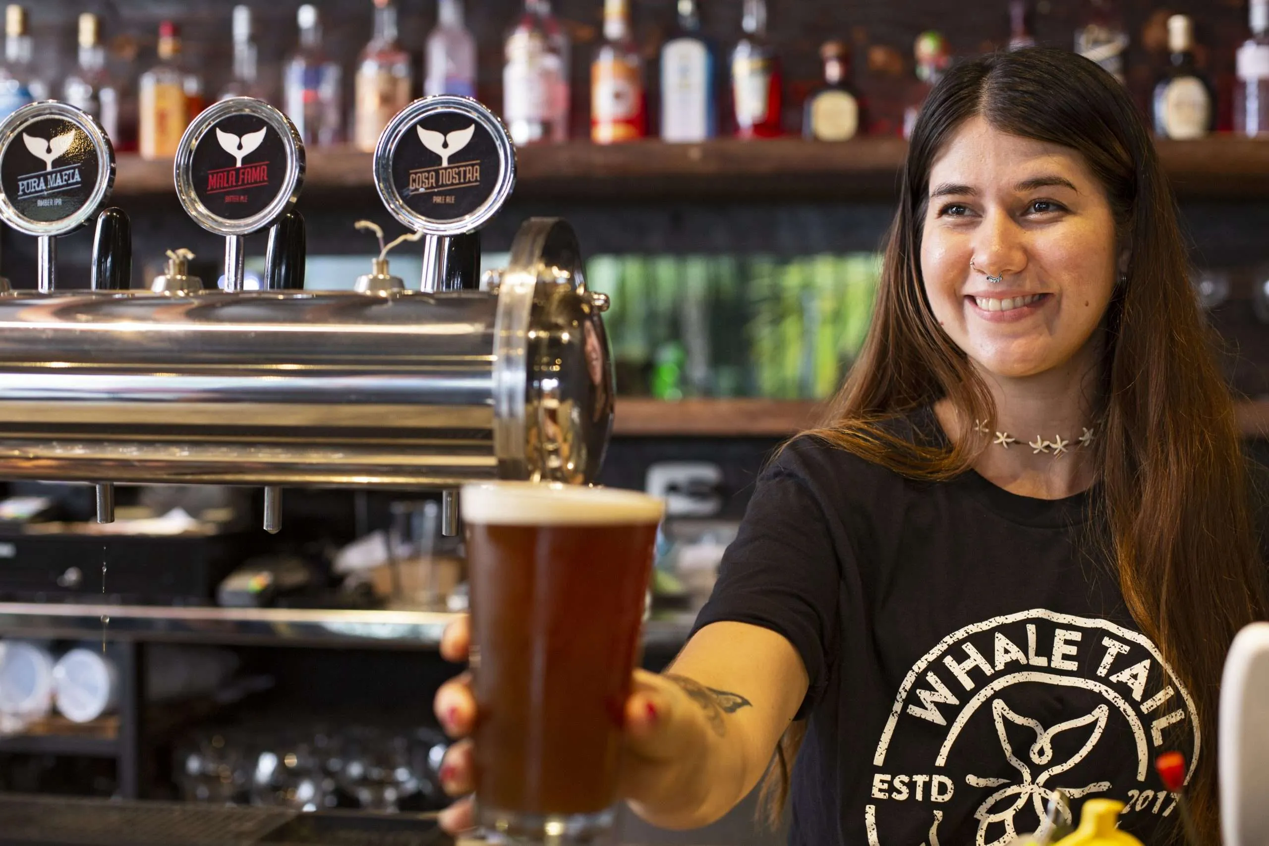 Whale Tail Brewery Hotel - Bar
