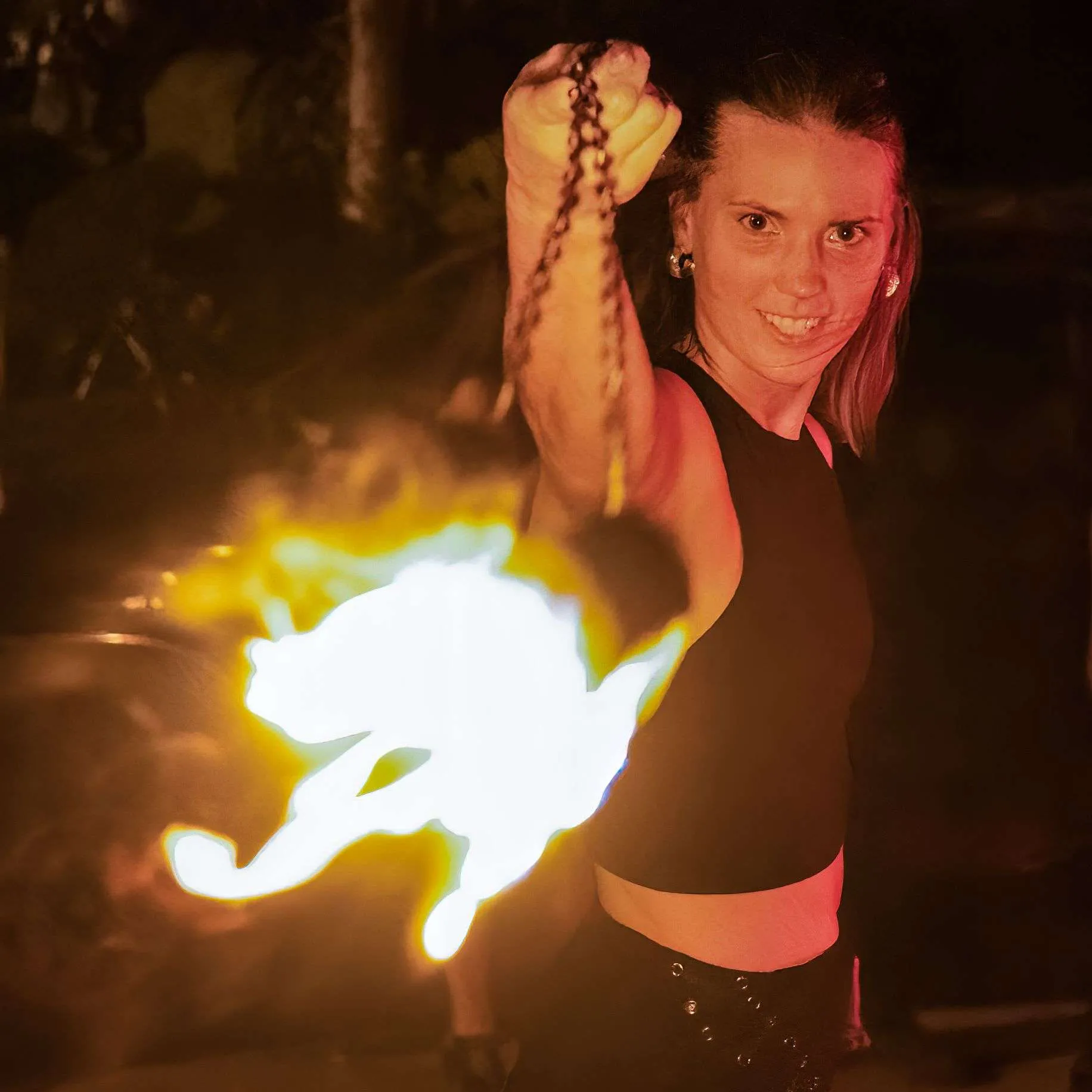 Dominical Festival de la Luz – Bailarina de fuego Dominical Festival de la Luz - Fire Dancer