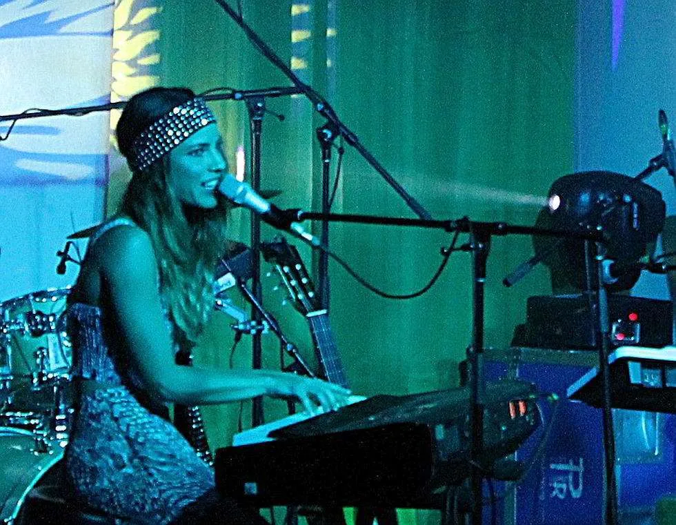 Patrons VIP Club Dominical puravida costaballenalovers events bar restaurant beauty girls debi nova 3 4342