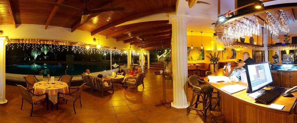 cristal-ballena-pool-area